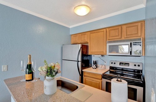 Rocky Point Hotel | Seaside Luxury Oasis with balcony