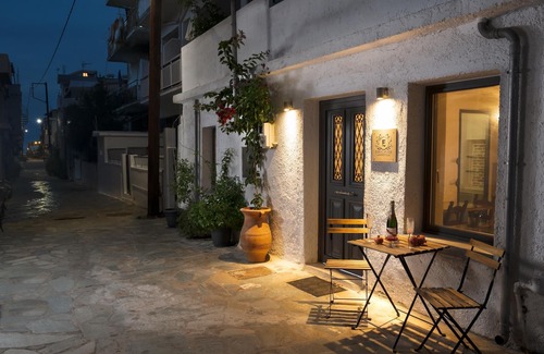 Koum Kapi Apartment | Seaside Luxury One Bedroom Athinon Apartment