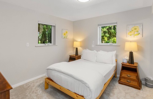 Federal Way Apartment | Seaside Nest Perched on the Hills
