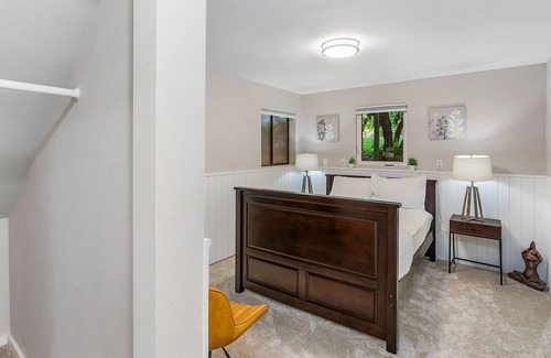 Federal Way Apartment | Seaside Nest Perched on the Hills