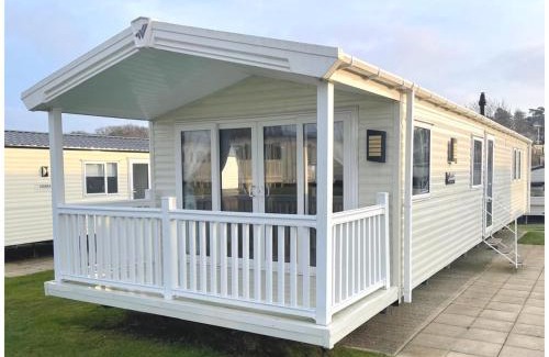 Bembridge Apartment | Seaside retreat in Whitecliff Bay