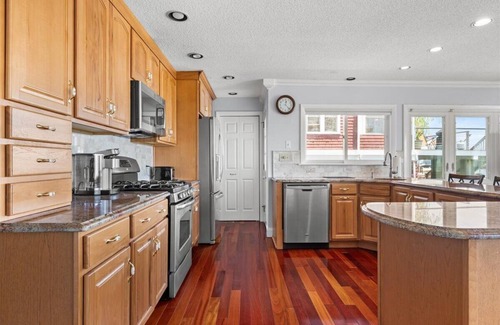 Branford House | Seaside Serenity: 4BR Waterfront Gem in Branford – 5-Star Rated!