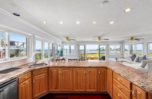 Branford House | Seaside Serenity: 4BR Waterfront Gem in Branford – 5-Star Rated!