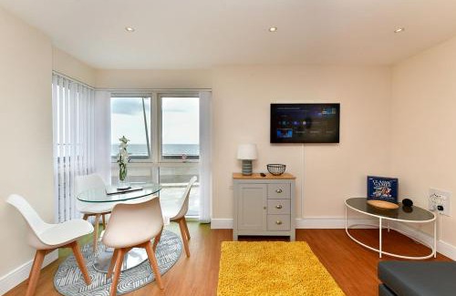 Castle Apartment | Seaside Serenity in Swansea