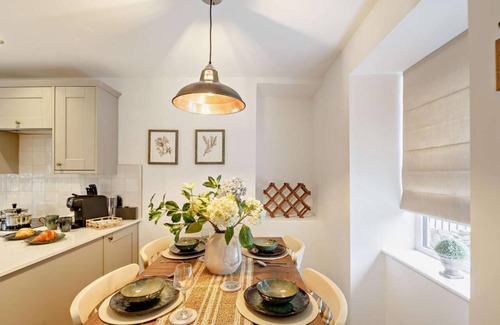 Mynytho House | Seaside stone cottage with hot tub - Ty Fin Cottage