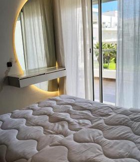 Tamariss Apartment | Seaside studio with pool