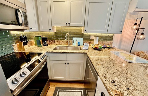 Maalaea Apartment | Seaside Surf Spot Oceanfront 1-bedroom in Ma'alaea with AC