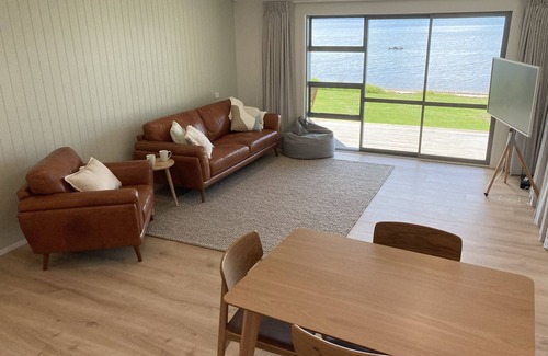 Clarks Beach Apartment | Seaview Apartment Auckland, New Zealand