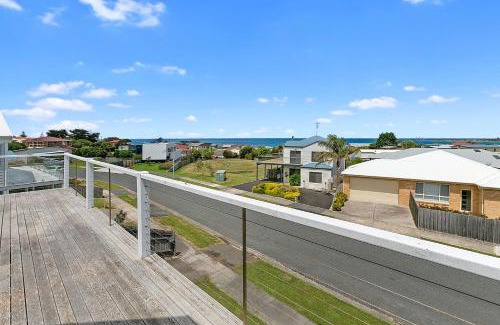 Apollo Bay House | Seaview Apollo Escape - BYO Linen