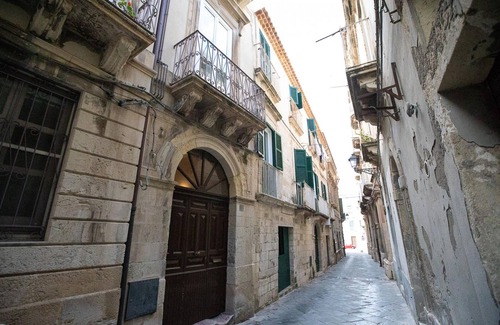 Ortigia Apartment | Seaview Design Home in Ortigia 21 by Wonderful Italy