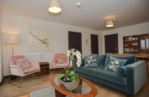 Southend-on-Sea Apartment | Seaview Point, Superb 2- bedroom flat, 12th Floor