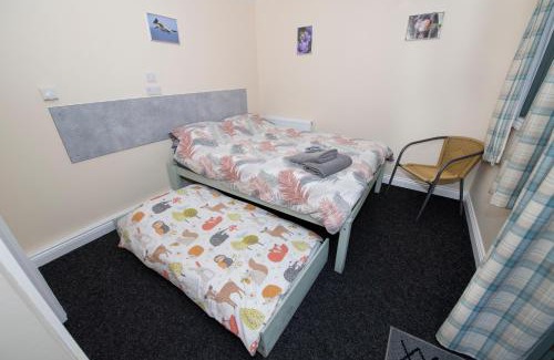 Fridaythorpe Apartment | Seaways glamping, Cedar