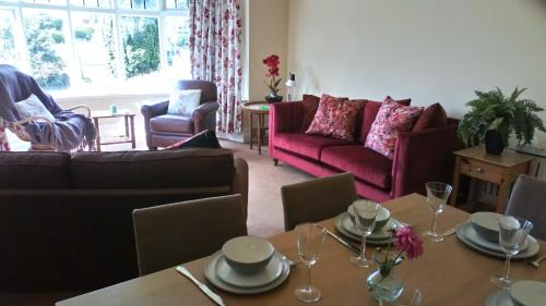 Rhos on Sea Apartment | Seawinds Holiday Apartment, dog-friendly