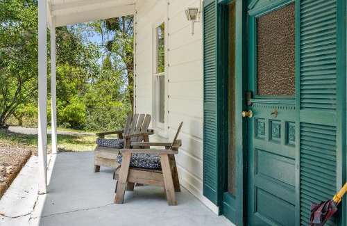 Sebastopol House | Sebastopol Farmhouse on 3 acres, fiber, kid friendly