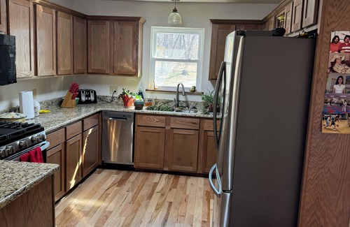 Farmington Cottage | Secluded 5 acre parcel. 3 bedrooms and 2 bathrooms.