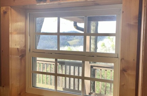 Lansing Cabin | Secluded and Private Cabin with Amazing Views. Hot tub and WiFi.