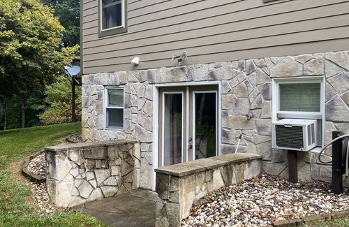 Ingles Apartment | Secluded Apartment in the Woods Near Claytor Lake and Virginia Tech