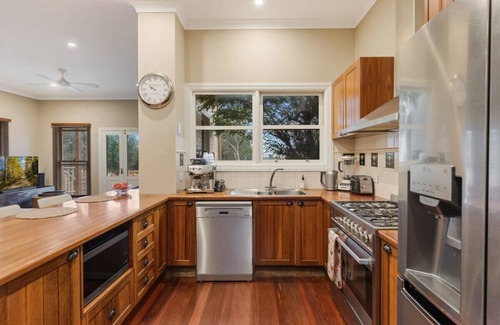 Strathfieldsaye House | Secluded Country Vineyard Estate near Bendigo