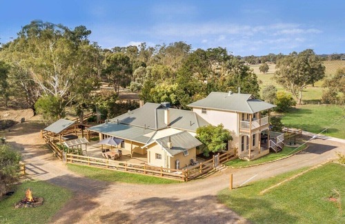 Strathfieldsaye House | Secluded Country Vineyard Estate near Bendigo