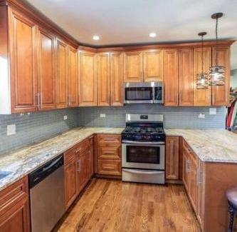 Will County House | Secluded Farmhouse W/5BD & Pool