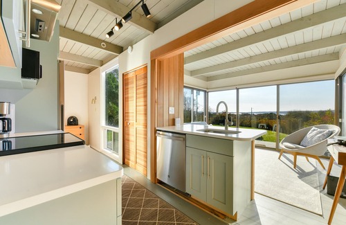 Chilmark House | Secluded Guest House overlooking Menemsha Pond. Dogs welcome + Lvl2 EV charger.
