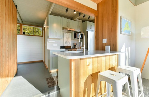 Chilmark House | Secluded Guest House overlooking Menemsha Pond. Dogs welcome + Lvl2 EV charger.