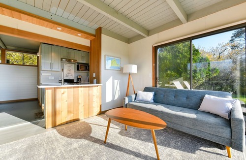 Chilmark House | Secluded Guest House overlooking Menemsha Pond. Dogs welcome + Lvl2 EV charger.