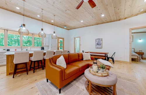 McCaysville House | Secluded modern house with hot tub, fireplaces, grill and forest views