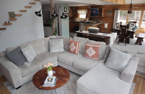 Roscoe Cabin | Secluded modern log cabin with picturesque private water fall on 12 acres!