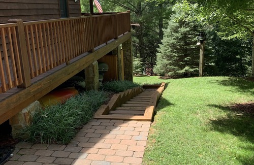 Lansing House | Secluded Mountain Home Nestled in a Private River Community, Wi-Fi, Fire Pit,