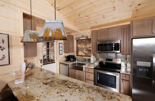 Gatlinburg - Pigeon Forge Cabin | Secluded Pigeon Forge Cabin Getaway-Pet Friendly-Fishing access catch release