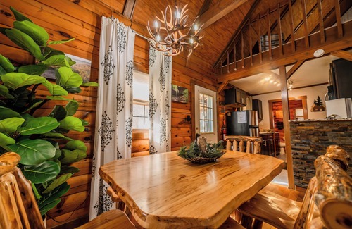 Rockbridge Cabin | Secluded Romantic Creek side Retreat @ Heart of Hocking Hill/Hot Tub/Fire Pit