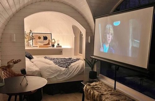 Amlwch Cabin | Secluded Rural Cabin with Seaviews