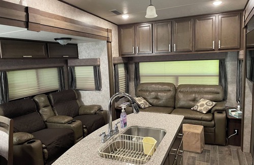 Steelville House | Secluded RV with private river access - 1 minute walk to the water!