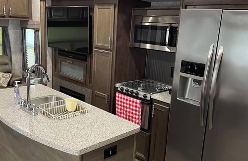 Steelville House | Secluded RV with private river access - 1 minute walk to the water!