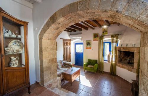 Leros House | Secret Garden, a little paradise of tranquility.