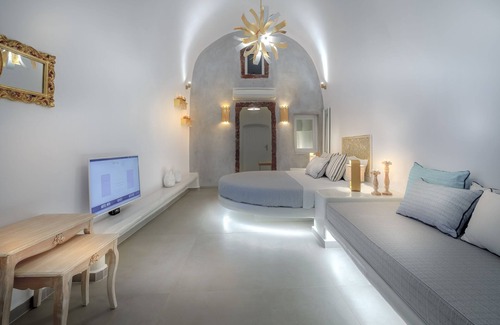 Oia Hotel | Secret Legend Suites