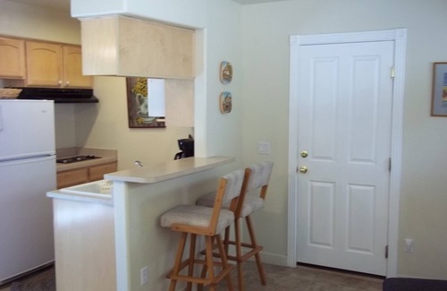 Village Grove House | See the Virtual Tour. Discounted Rates.12% weekly and 28% Monthly.