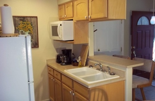 Village Grove House | See the Virtual Tour. Discounted Rates.12% weekly and 28% Monthly.