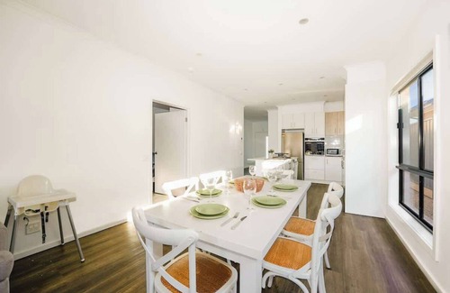 Melton South House | Seednest Modern Family house