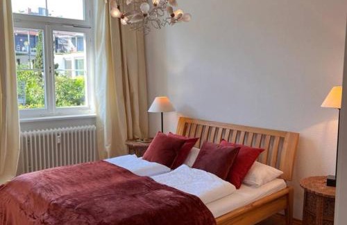 Altstadt Apartment | seeglueck SEELIEBE - Charmante Jugendstilwohnung mit Parkplatz direkt im Zentrum nahe Bahnhof und Seeufer in Konstanz