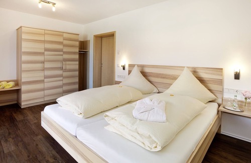 Dietringen Hotel | Seehotel und Appartements Schnöller