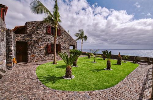 Porto Moniz House | Seixal Sunny Villa A & B by Amazing Madeira