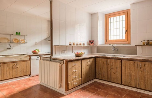 Santa Coloma de Farners Cottage | Self catering Mas Huix for 28 people