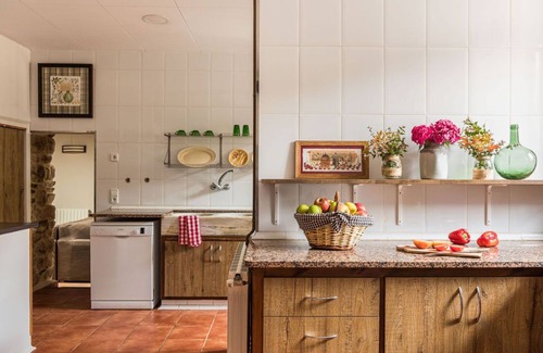 Santa Coloma de Farners Cottage | Self catering Mas Huix for 28 people