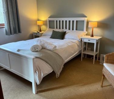 Little Cowarne Hotel | Self Check-In Rooms at The Three Horseshoes Inn