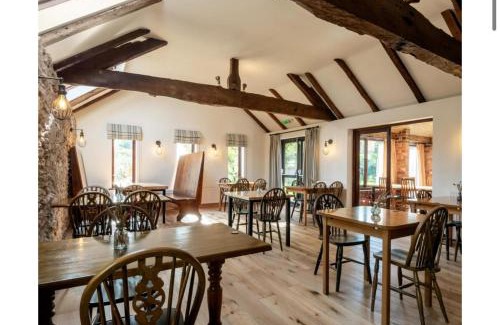 Little Cowarne Hotel | Self Check-In Rooms at The Three Horseshoes Inn