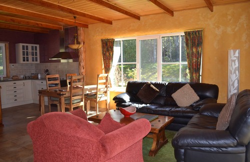 Franklin Cottage | Self-contained in beautiful quiet surroundings with valley and mountain views
