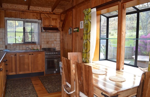Franklin Cottage | Self-contained in beautiful quiet surroundings with valley and mountain views