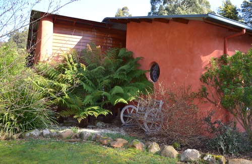 Franklin Cottage | Self-contained in beautiful quiet surroundings with valley and mountain views